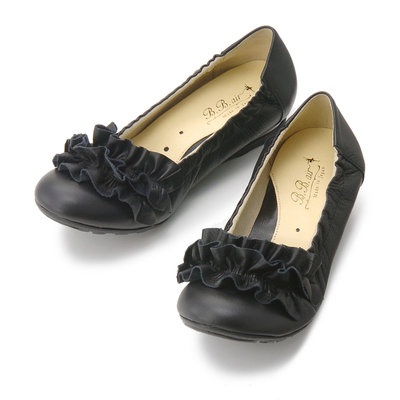 大きめフリルがキュート。エアヒールと中敷のセイフットが衝撃を吸収します。