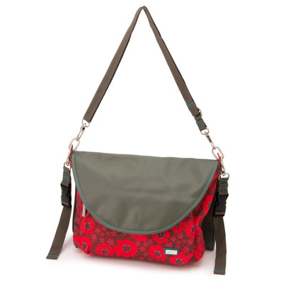 発色のよい鮮やかなカラーが目を引く、オシャレで機能性的なサイドショルダーバッグ。