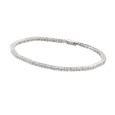 ダイヤモニーククリアCZを贅沢に連ねた、美しいテニスブレスレットです。