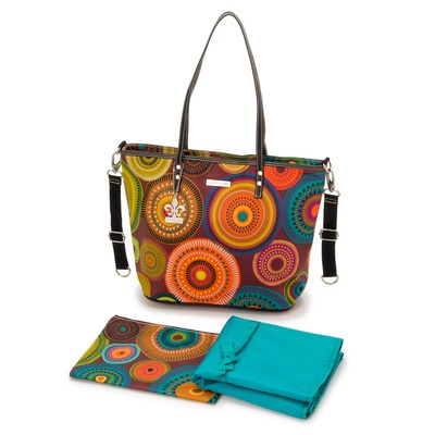 両サイドには取り外し可能なストラップ付き。自転車などで移動する時に、便利です。