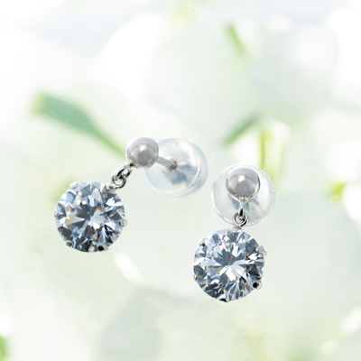 DIAMONIQUEプレシャス PT950ドロップピアス計2.0ct