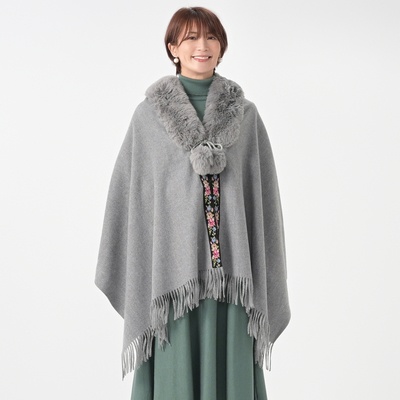  レイクアルスター シェニール使いNEWフェイクファーボンボンケープ - 737728