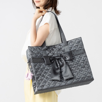 NaRaYa リボントラベルバッグ チャーム付き