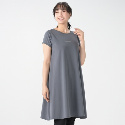 KidsAngel 刺繍ストーン付き半袖ワンピース