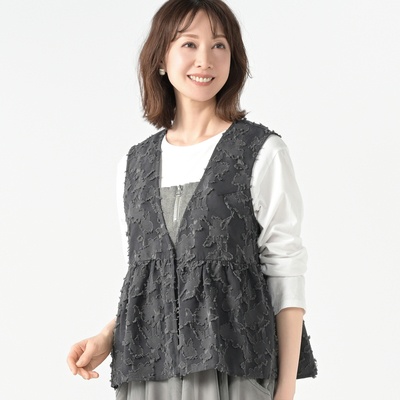 Remite 幾何学柄ジャガードペプラムジレ