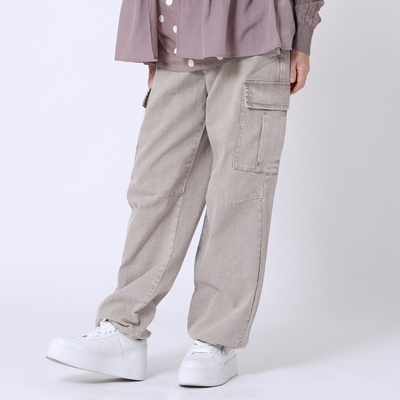 KiKKi 立体的なシルエットストレッチデニムカーゴパンツ