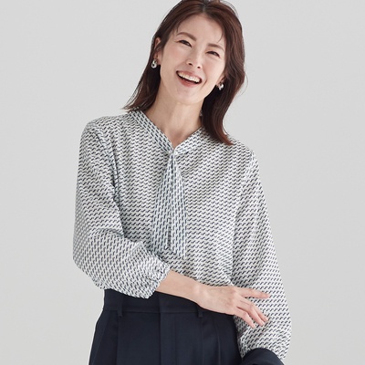 Beauty Fit ボウタイプリントブラウス