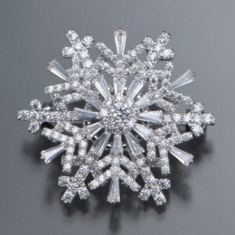 Tar Tar CZ スノーデザインブローチ[ガイエ]