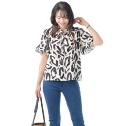 Julia K NYC ラッフルスリーブプリントブラウス