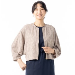 CARRIERE ジャカードレース柄ショート丈ブルゾン