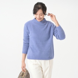 CARRIERE ショートフェザーボトルネックプルオーバー