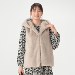  Let Me Glow ファーライクフーテッドジレ - 736066