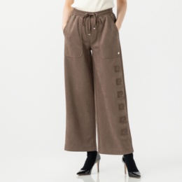 PCD オリジナルエンボスロゴのストレートワイドパンツ