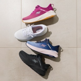 スケッチャーズSlip-insゴーウォーク リラックスドフィットスニーカー