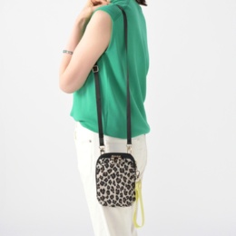 TRIP.INN スマホマルチショルダーバッグ