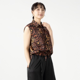 MASAGO アニマルプリントサテン素材ノースリーブブラウス