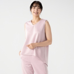 YukaKoshino イレギュラーヘムのスリーブレスプルオーバー