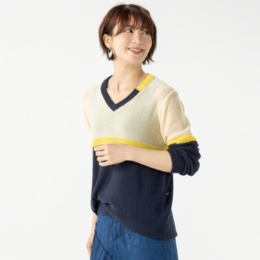  KawaiOkada クリンプヤーンVネック配色ニットプルオーバー