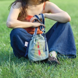 KATOKOA mamoru 巾着ポーチ[ベニザケ]