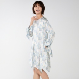 MASAGO サテン素材のプリントチュニックワンピース