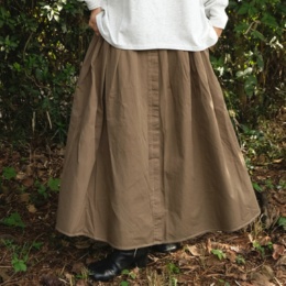 Carney 軽やかデニム タックフレアスカート