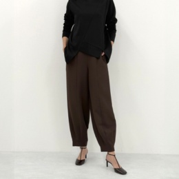 alsome ダーツ使いのワイドパンツ ネット限定カラー