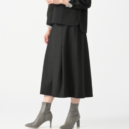 YukaKoshino インバーテッドタック使いのAラインスカート