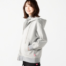 KiKKi 裏毛起毛ロゴプリントパーカー