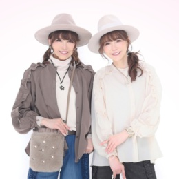 &LOVE ラインふりるスリーブの華やかフェミニンブラウス