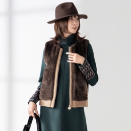 PCD フェイクファー使いのスタイリッシュジップアップジレ