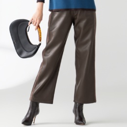 PCD フェイクレザーのモダンセミワイドパンツ