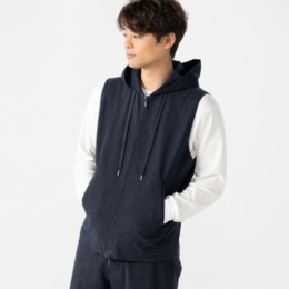 Lucca Uomo alla moda フーディーベスト