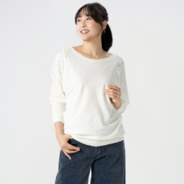 GUESS ラインストーンボートネックセーター