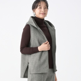 ユラックス 暖か軽いメルトン風素材のフード付きベスト