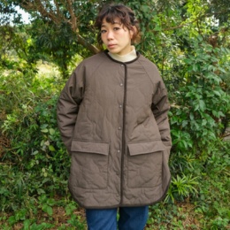 Carney ゆったりシルエット キルティングノーカラージャケット