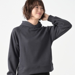 EDDIE BAUER ロゴ刺繍入りフーディー