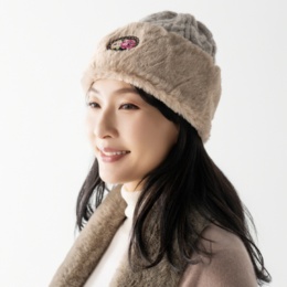 レイクアルスター シェニール織ワッペンフェイクファーニット帽