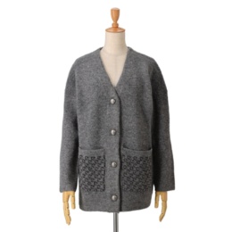  PCD ロゴラメジャカードポケットのVネックニットカーディガン