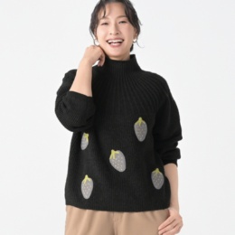PERSONS ストロベリーモックネックニット