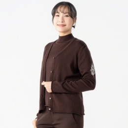 MASAGO 獅子刺繍のVネックミニマライズカーディガン