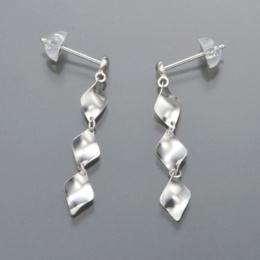  マエストロ 純プラチナ/PT900 リーフイヤリング/ピアス