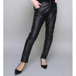 ANNE COQUINE 刺繍入りレザーライク美脚スリムパンツ