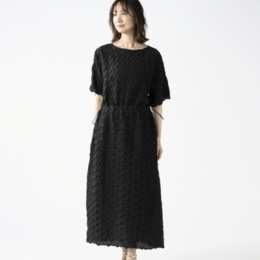 Monte Milano スケールプリーツウェストアジャストワンピース