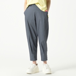KiKKi 裾タック綿麻混ストレッチテーパードパンツ