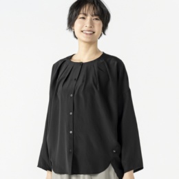 KawaiOkada シフォン素材のタックブラウス