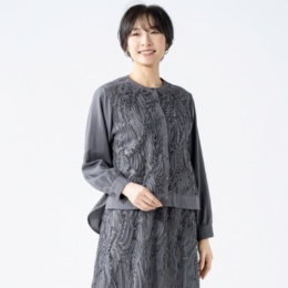  CARRIERE フロントリッチレースノーカラーシャツ