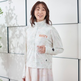 RUSTY 接触冷感リバースプリントジップブルゾン