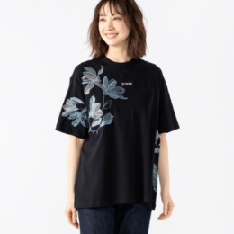 GUESS ボタニカル刺繍Tシャツ