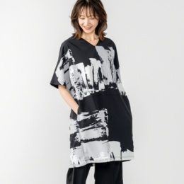 BOUTIQUE JUNKO ブラシアートプリントVネックチュニック