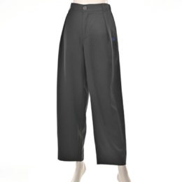 PCD ロゴ刺繍のタック入りバレルレッグパンツ